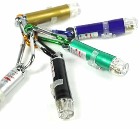 Mit Farbwahl: 3in1 Laser Pointer mit Schlüsselanhänger und LED mit Farbwechsel nur 1,21 €