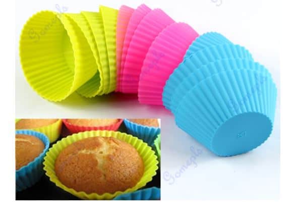 12 Silikon Formen für Muffins / Cupcakes für 2,35 Euro inkl. Versand aus China!