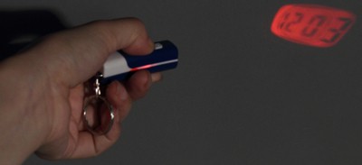 Mini LED Uhrenprojektor mit Schlüsselanhänger, Farbwahl nur 1,12 € …