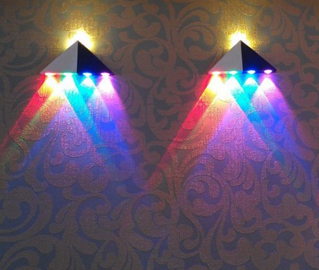 Unikat: Alu Triangel LED Effektleuchte / Wandleuchte mit dimmbarem Trafo und Farbwahl für jede einzelne LED ab 11,98 € …
