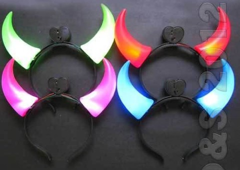 Teuflisch: Kopfschmuck mit blinkenden LED Teufelshörnern in verschiedenen Farben nur 1,46 € …