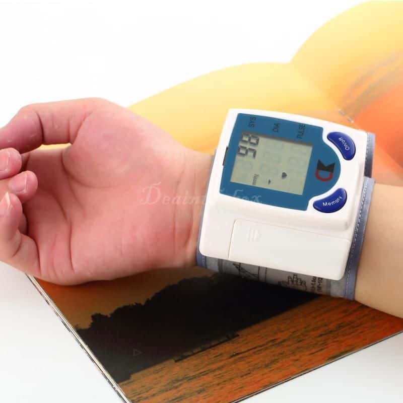Blutdruckmessgerät (digital) mit Pulsmessung ab nur 7,20 Euro (gratis Versand)!