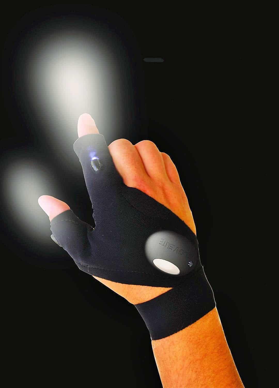 GloveLite? Der Handschuh mit den beleuchteten „Arbeitsfingern“ für 3,31 Euro (gratis Versand) beim „flotten Ali“ oder für 5,03 Euro bei eBay!!!