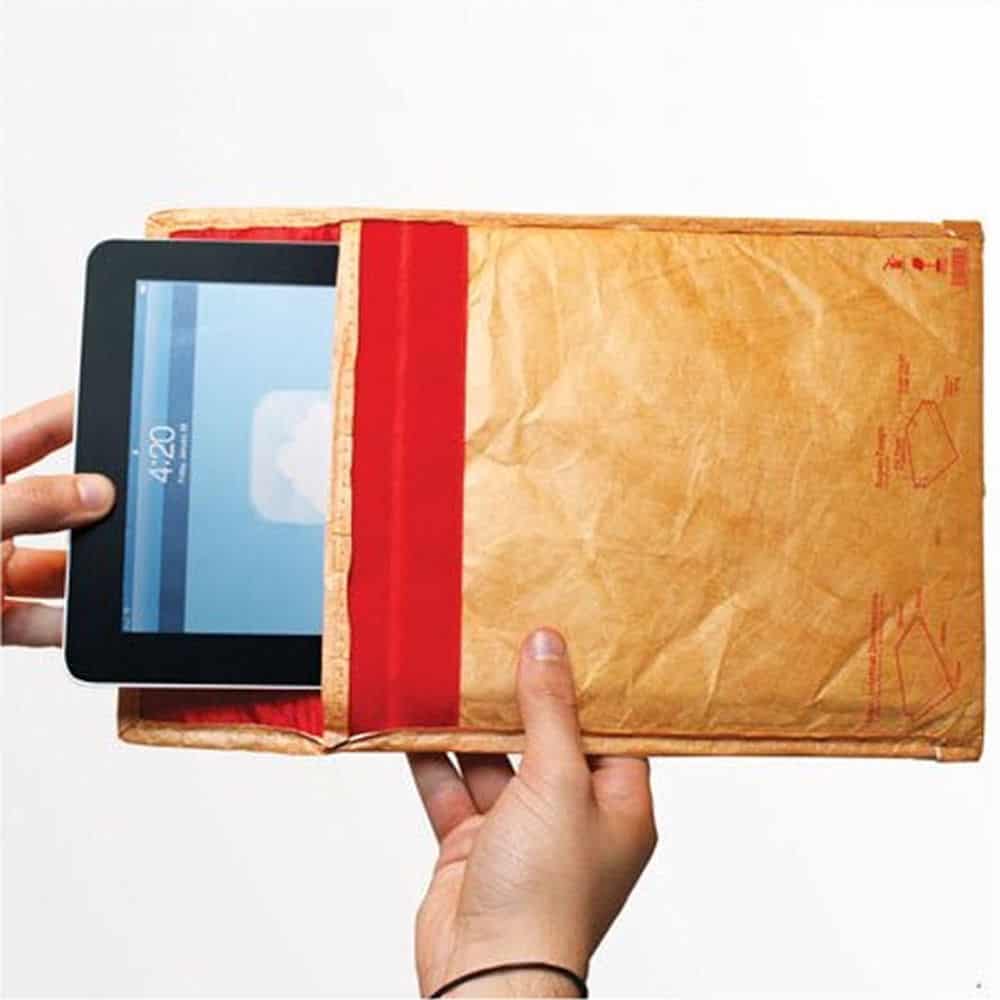 Tarnung? Die Tablet PC Schutzhülle „Undercover“ sieht aus wie eine Versandtasche!