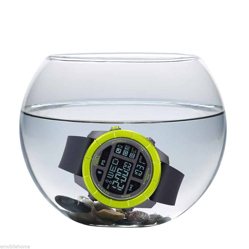 [Nachschub!] Ist es schon eine Smartwatch? Bis 100 Meter wasserdicht und nur 8,06 Euro (gratis Versand)!