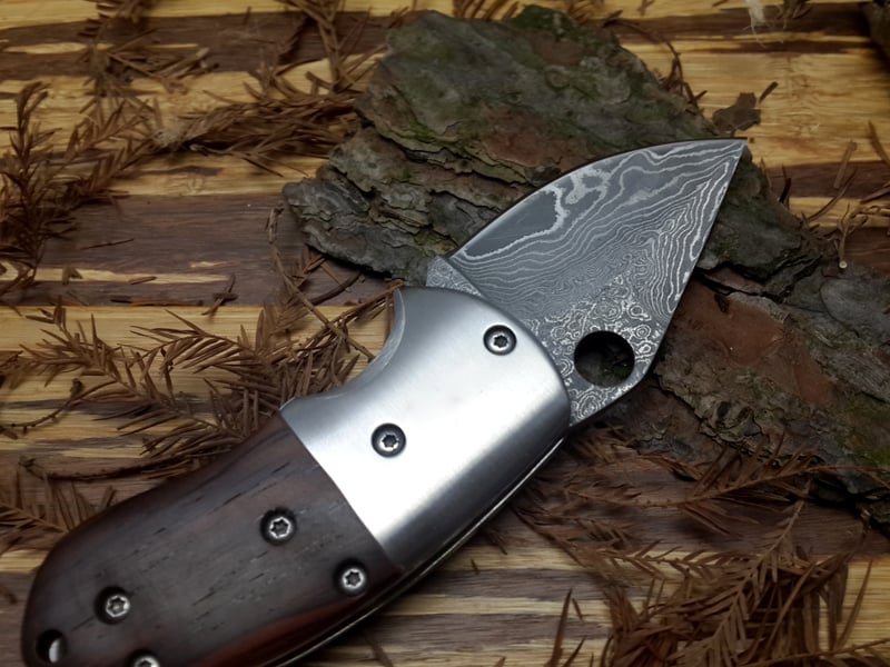 Mini Messer mit Klinge aus echtem Damaszener- / Damast-Stahl für nur 20,96 Euro inkl. Versand! PayPal gegen Aufpreis möglich!