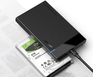 UGREEN USB-C Festplattengehäuse für 2,5 Zoll HDDs und SSDs für 9,99 Euro